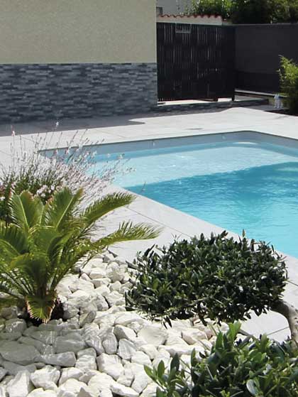 aménagement extérieur piscine à coque