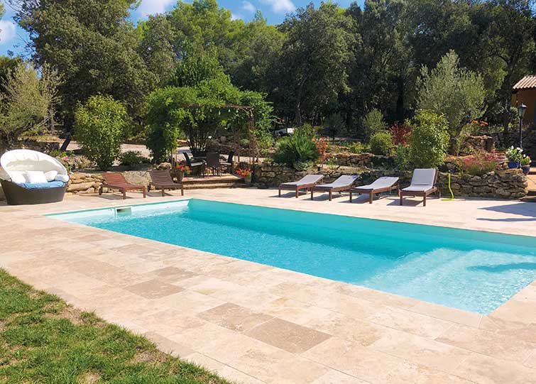 aménagement extérieur piscine à coque